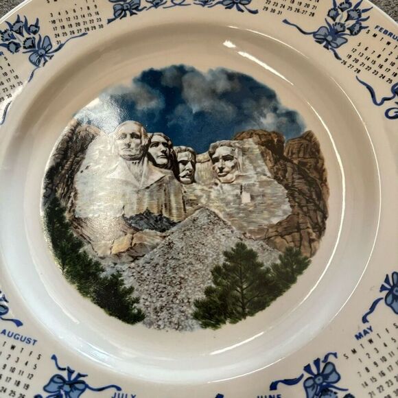 Mount Rushmore 1978 Souvenir Calendar Plate South Dakota - Picture 2 of 4